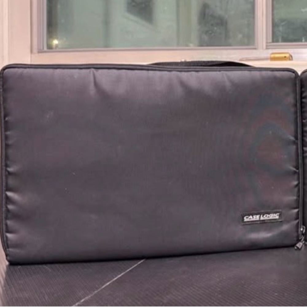 Case Logic 60 CD holder case